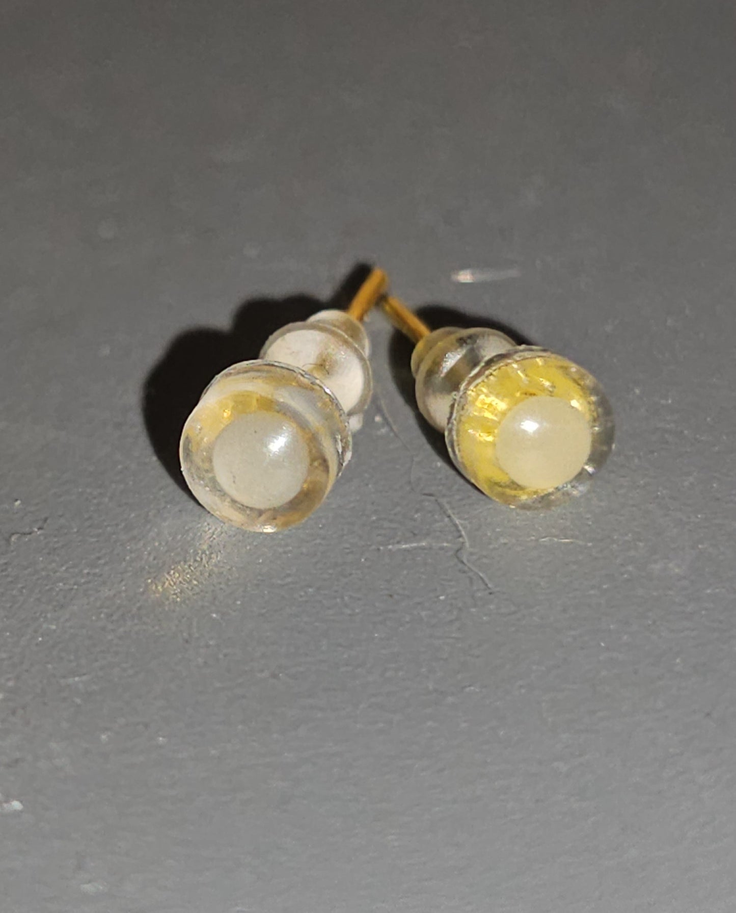 Boucles d'oreilles en résine Fantaisies (la paire)