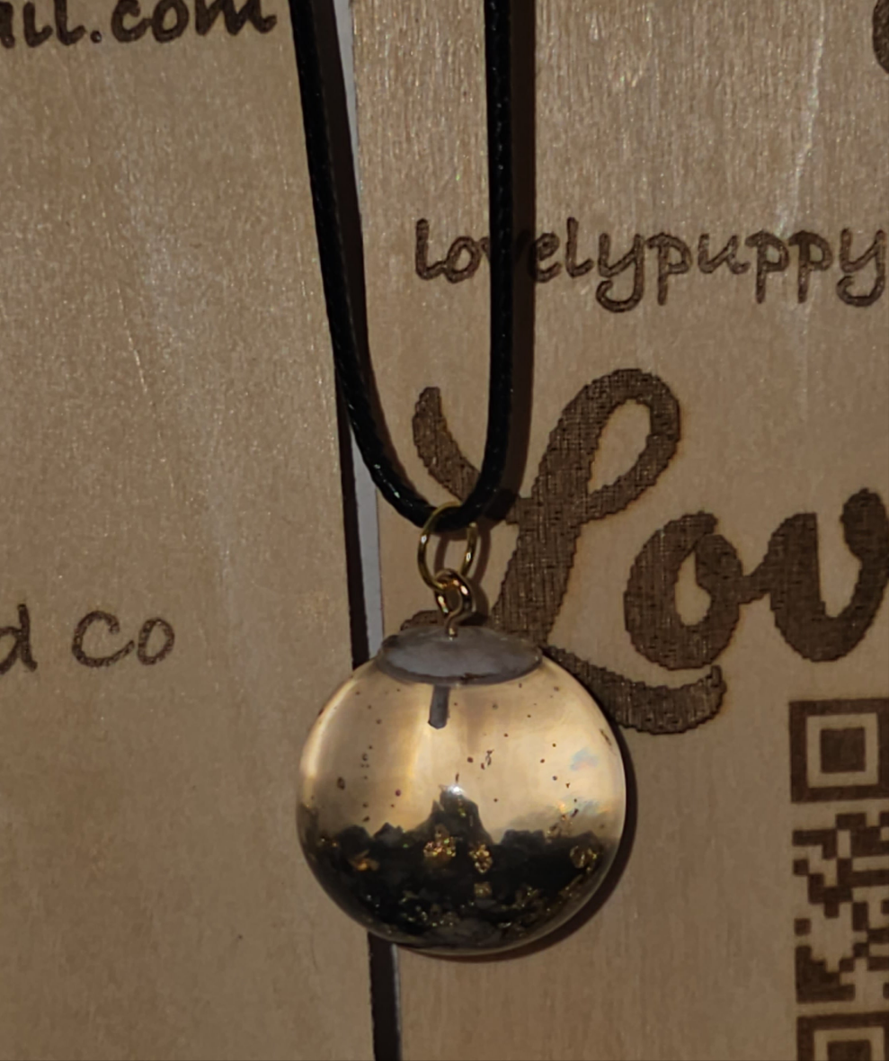 Pendentifs ou Médaillons en résine avec Collier fantaisie (1 pcs)