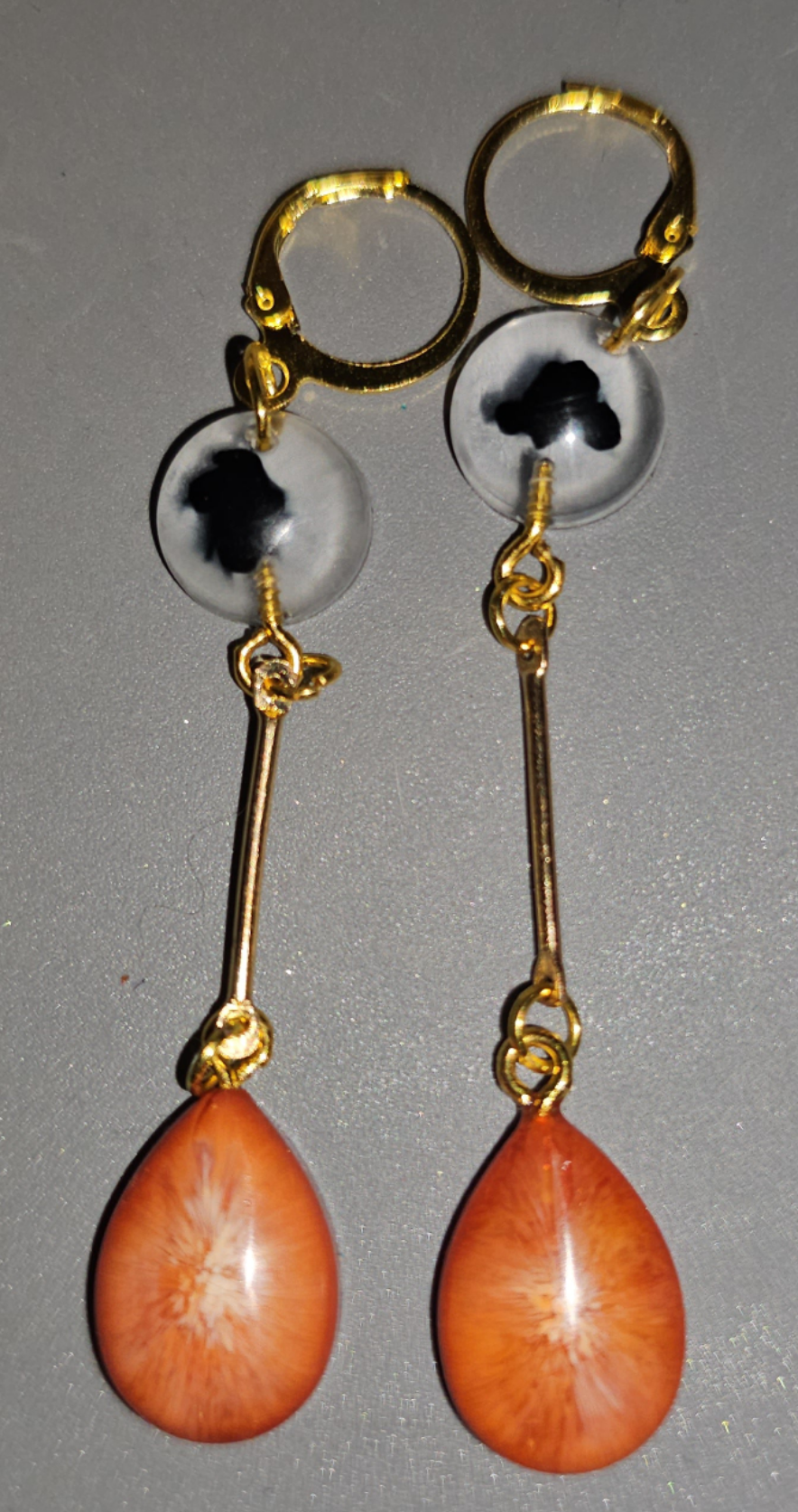 Boucles d'oreilles en résine Fantaisies (la paire)