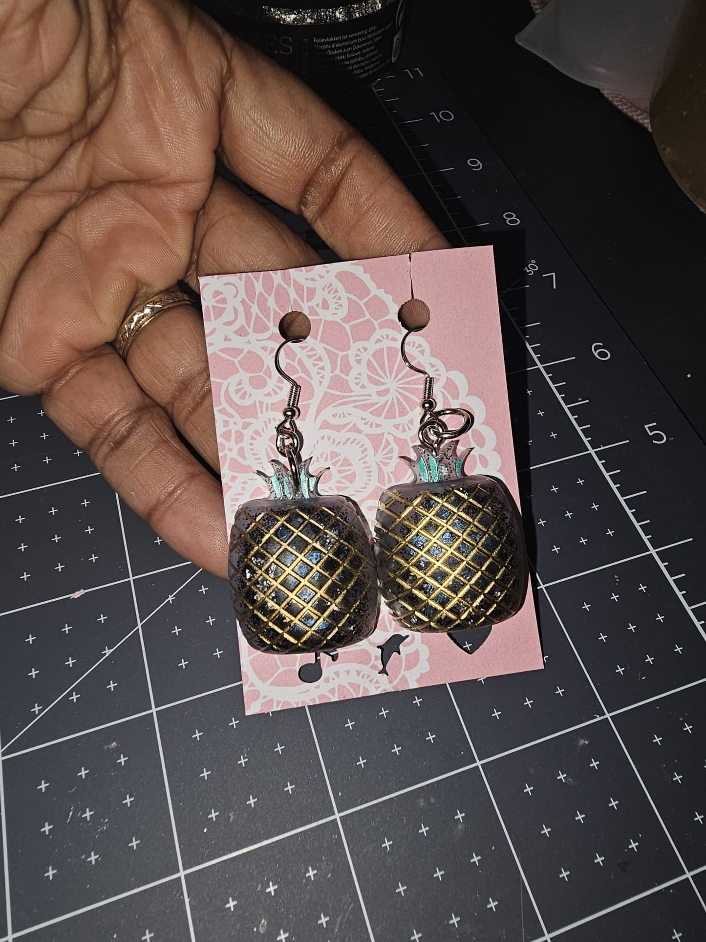 Boucles d'oreilles en résine Fantaisies (la paire)
