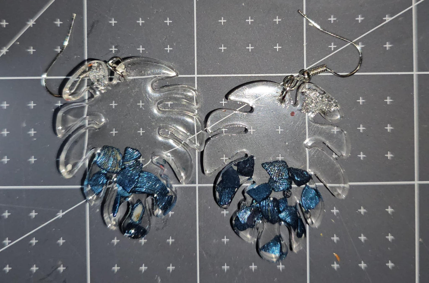 Boucles d'oreilles en résine Fantaisies (la paire)