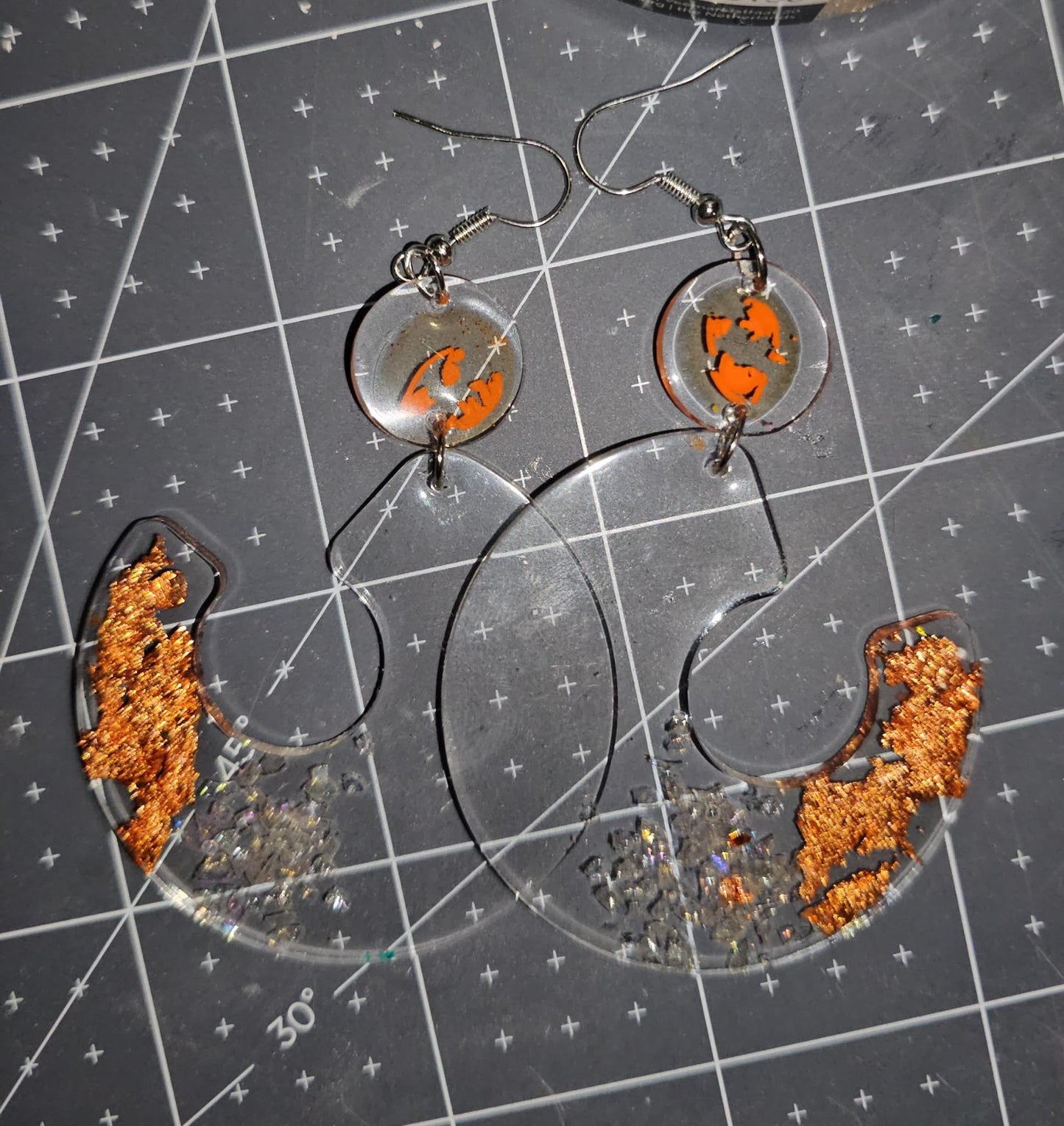 Boucles d'oreilles en résine Fantaisies (la paire)