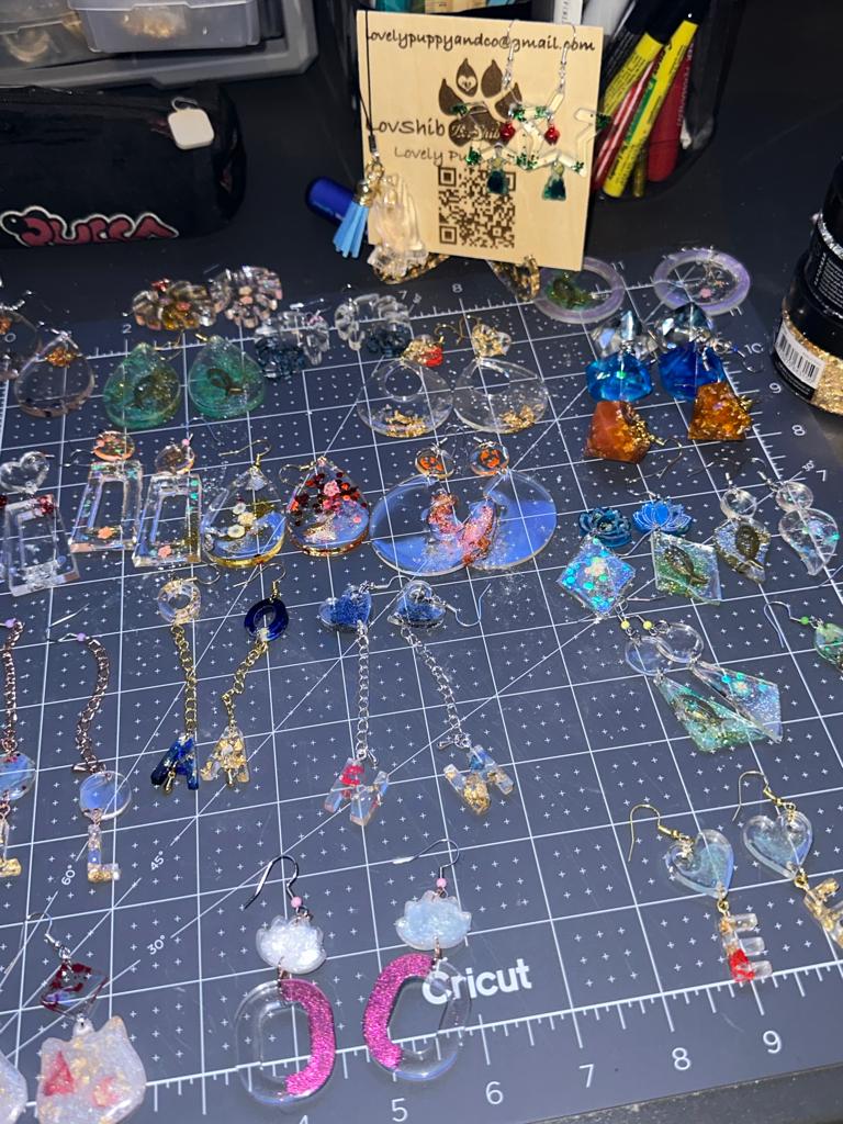 Boucles d'oreilles en résine Fantaisies (la paire)