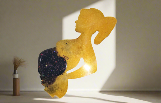 Femme enceinte en résine ventre coeur (1 pcs)