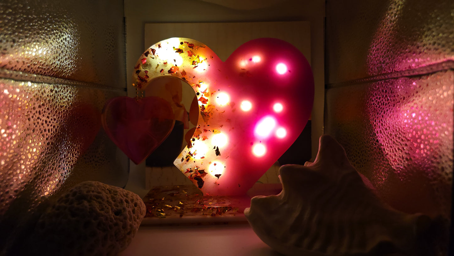 Double coeur sur socle en résine (1 pcs)