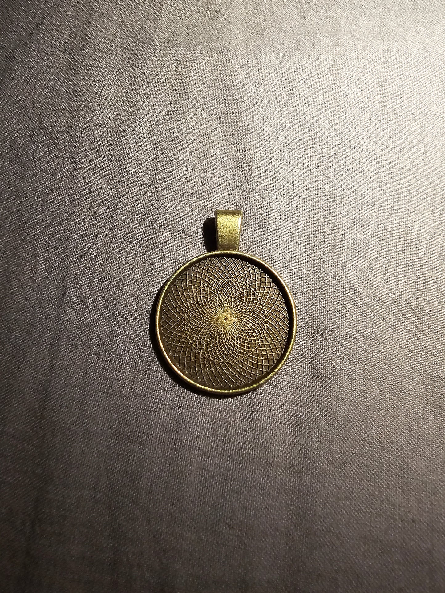 Pendentifs ou Médaillons en résine avec Collier fantaisie (1 pcs)