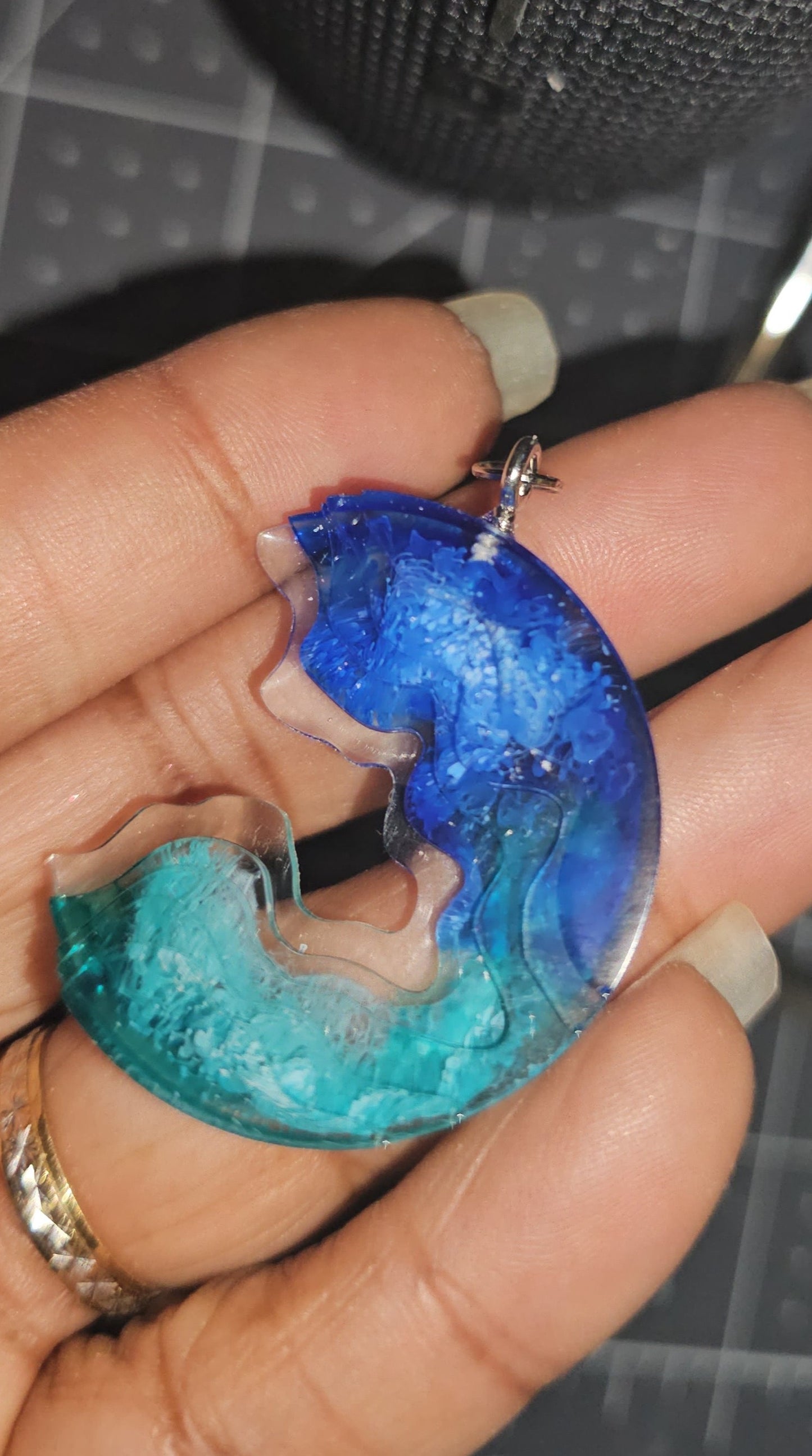 Pendentifs ou Médaillons en résine avec Collier fantaisie (1 pcs)