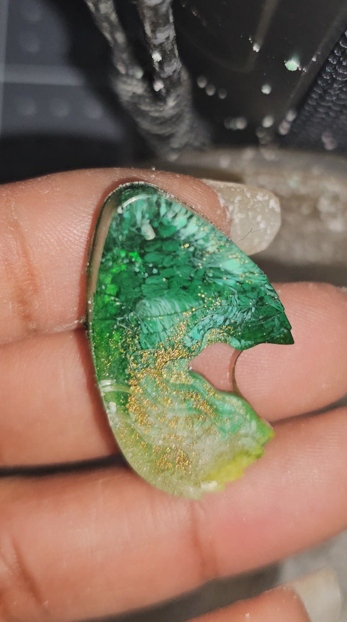 Pendentifs ou Médaillons en résine avec Collier fantaisie (1 pcs)