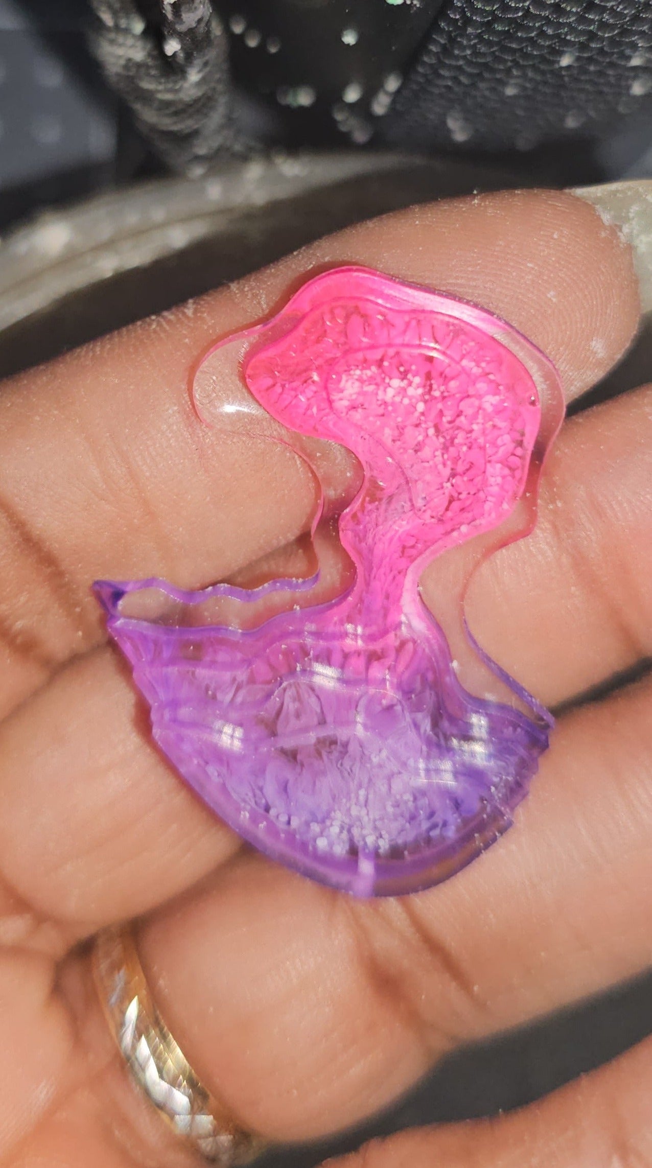 Pendentifs ou Médaillons en résine avec Collier fantaisie (1 pcs)