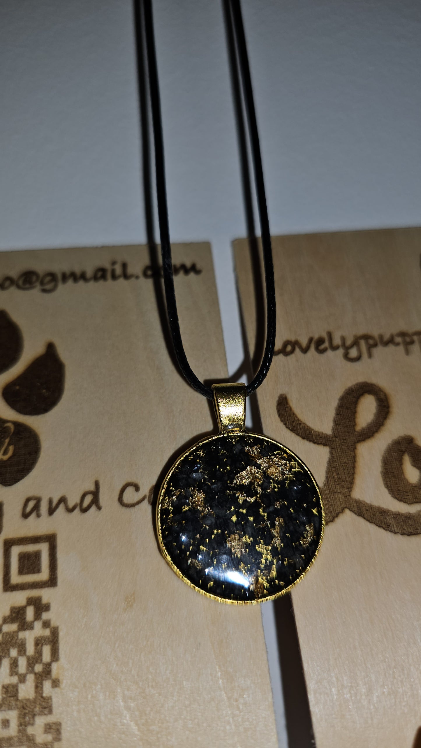 Pendentifs ou Médaillons en résine avec Collier fantaisie (1 pcs)