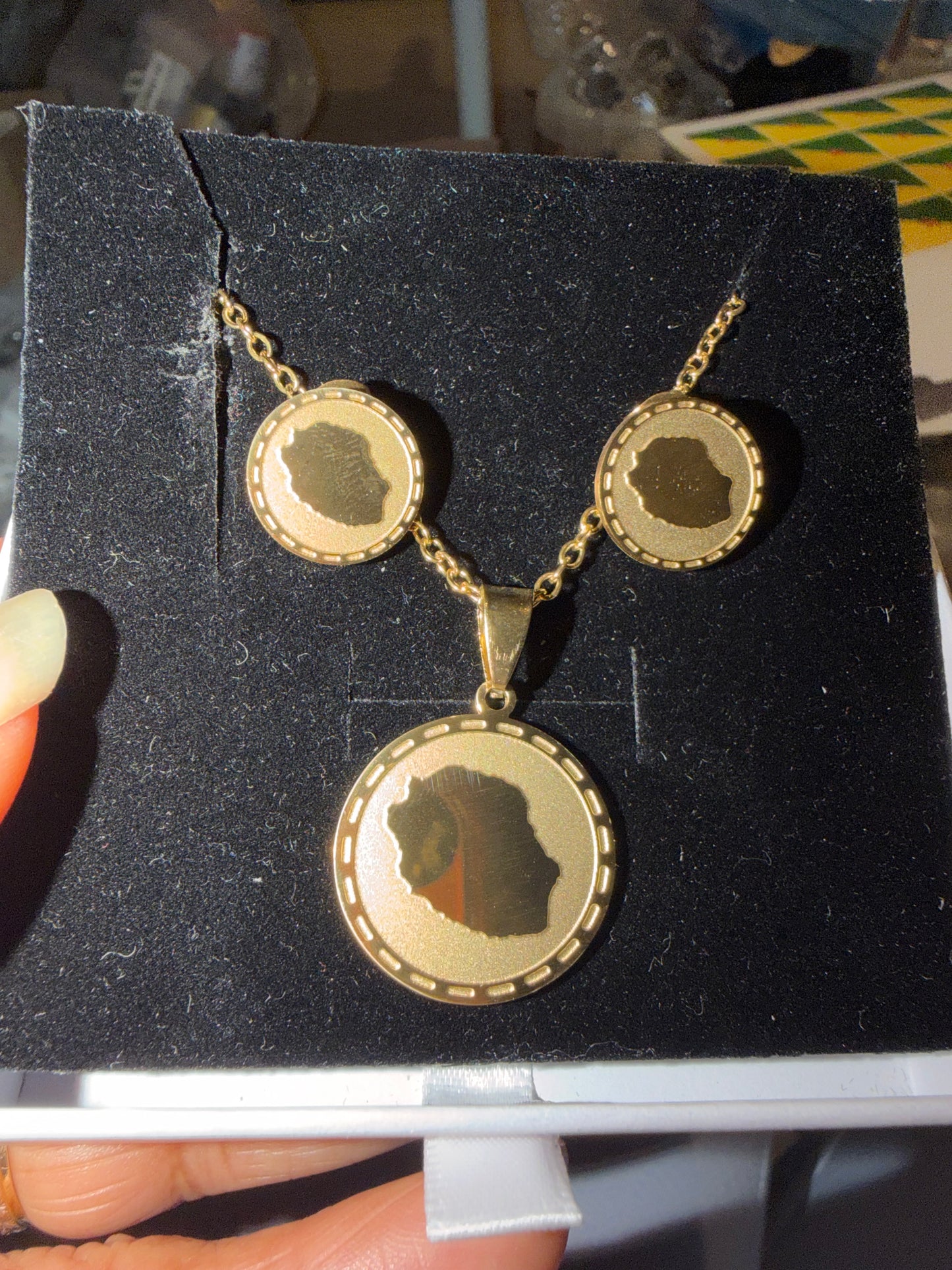✨ Ensemble de Parure Bijoux en Acier Inoxydable – Collier + Boucles d’Oreilles coffret « Pièce » Caraïbes