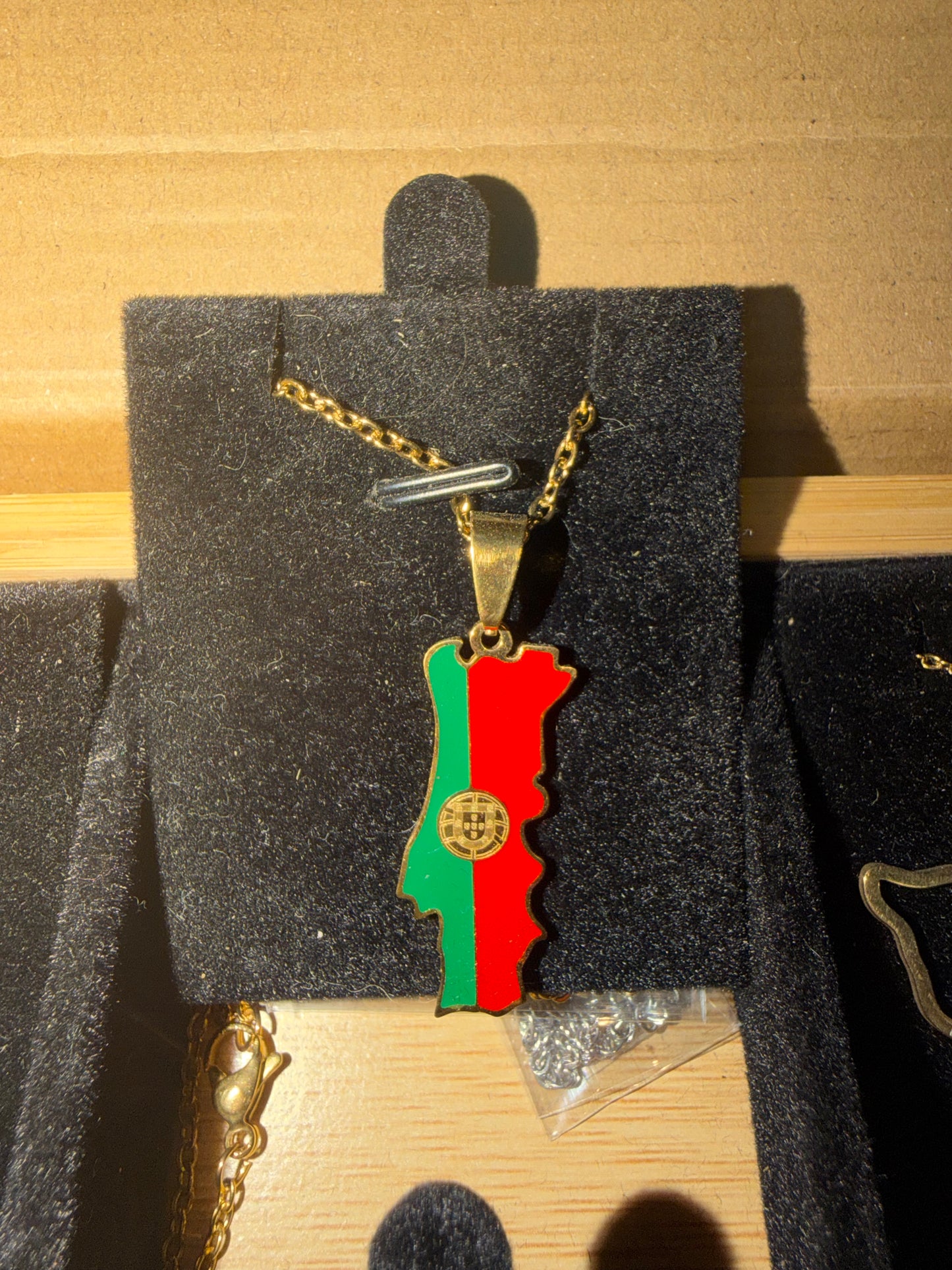 ✨ Collier Chaîne + Pendentif Pays d’Outre-Mer, Caraïbes et Afrique – Acier Inoxydable Or ou Argent (1 pcs)
