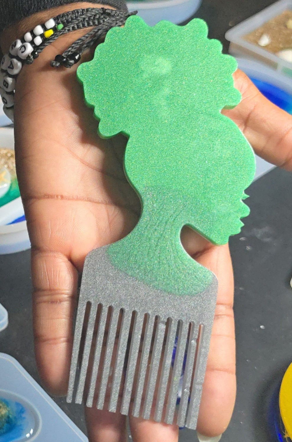Gamme Antilles-Guyane Africaniz Black Afro en résine (1 pcs)