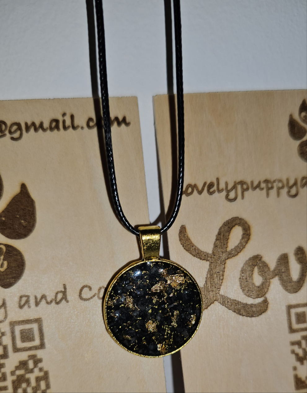 Pendentifs ou Médaillons en résine avec Collier fantaisie (1 pcs)