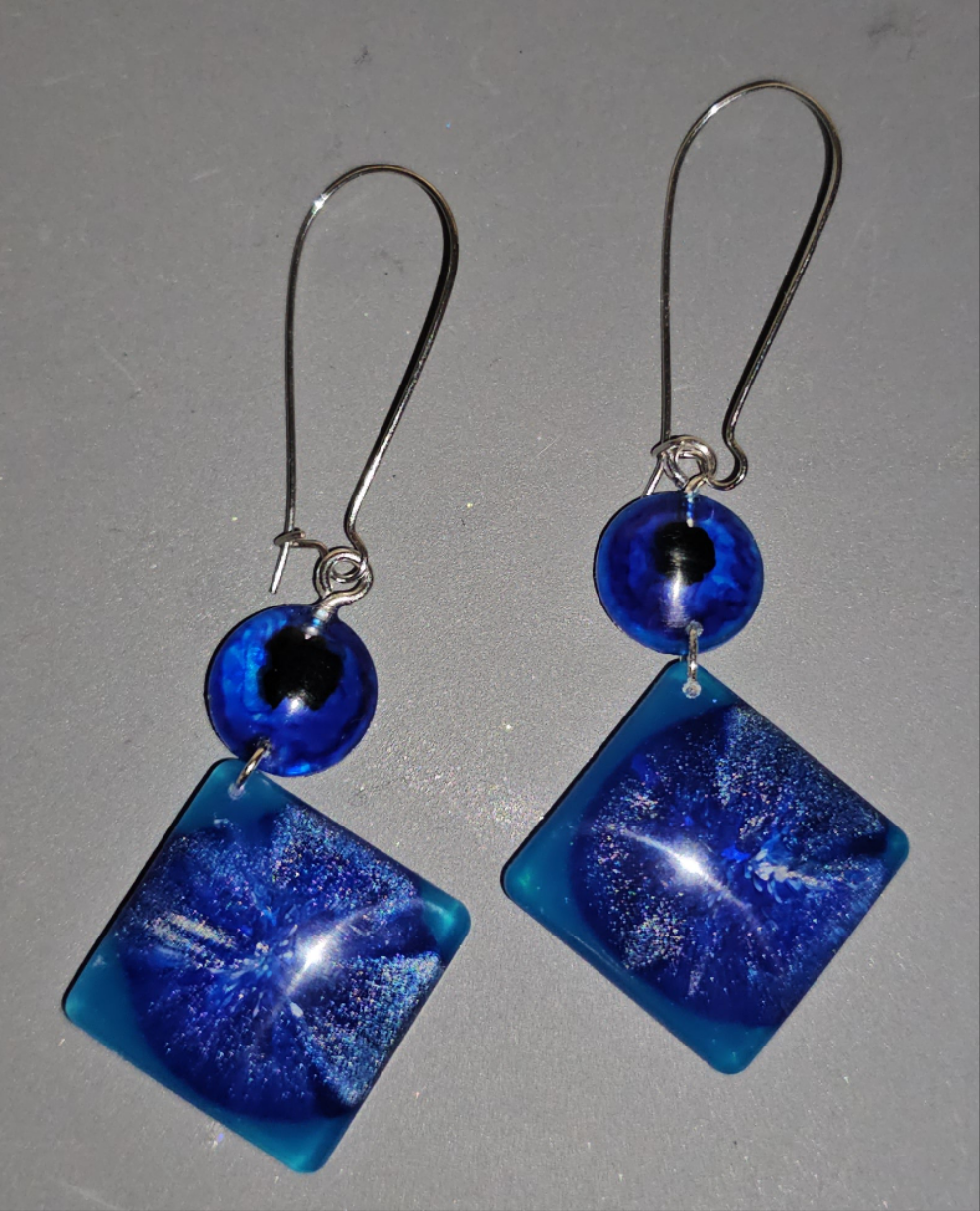 Boucles d'oreilles en résine Fantaisies (la paire)