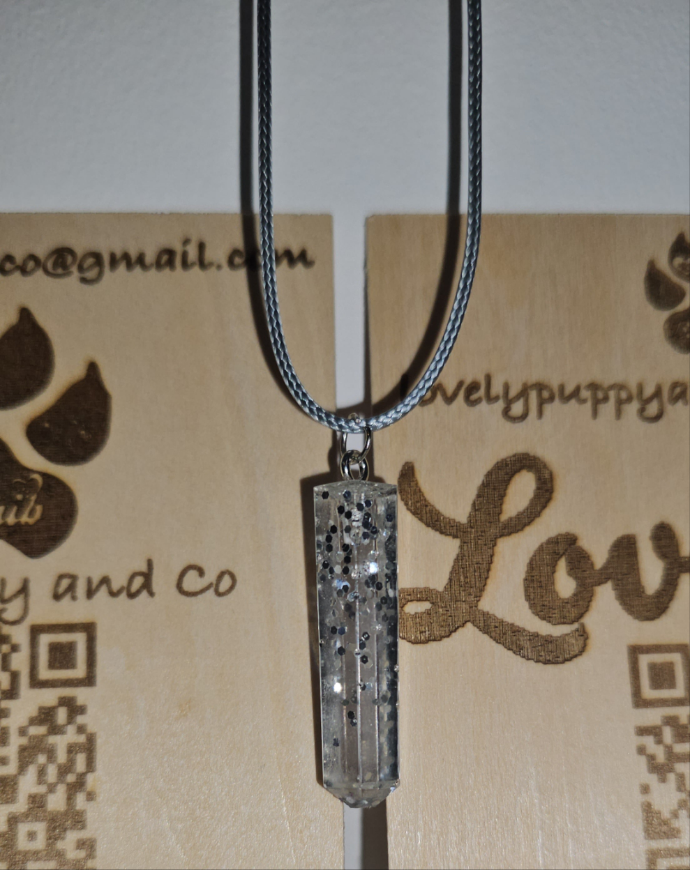 Pendentifs ou Médaillons en résine avec Collier fantaisie (1 pcs)