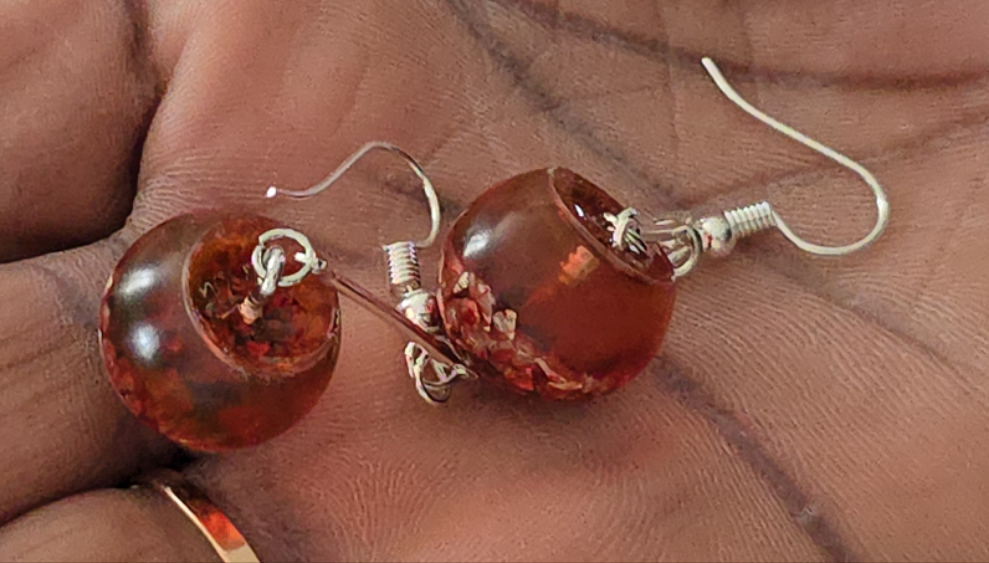 Boucles d'oreilles en résine Fantaisies (la paire)