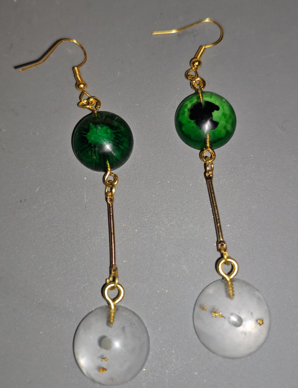 Boucles d'oreilles en résine Fantaisies (la paire)