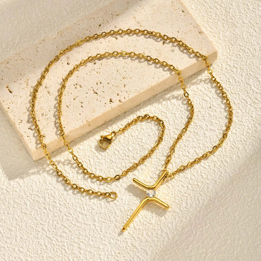 ✨ Collier avec Pendentif Croix sublimé d'un diamant zircon en Acier Inoxydable