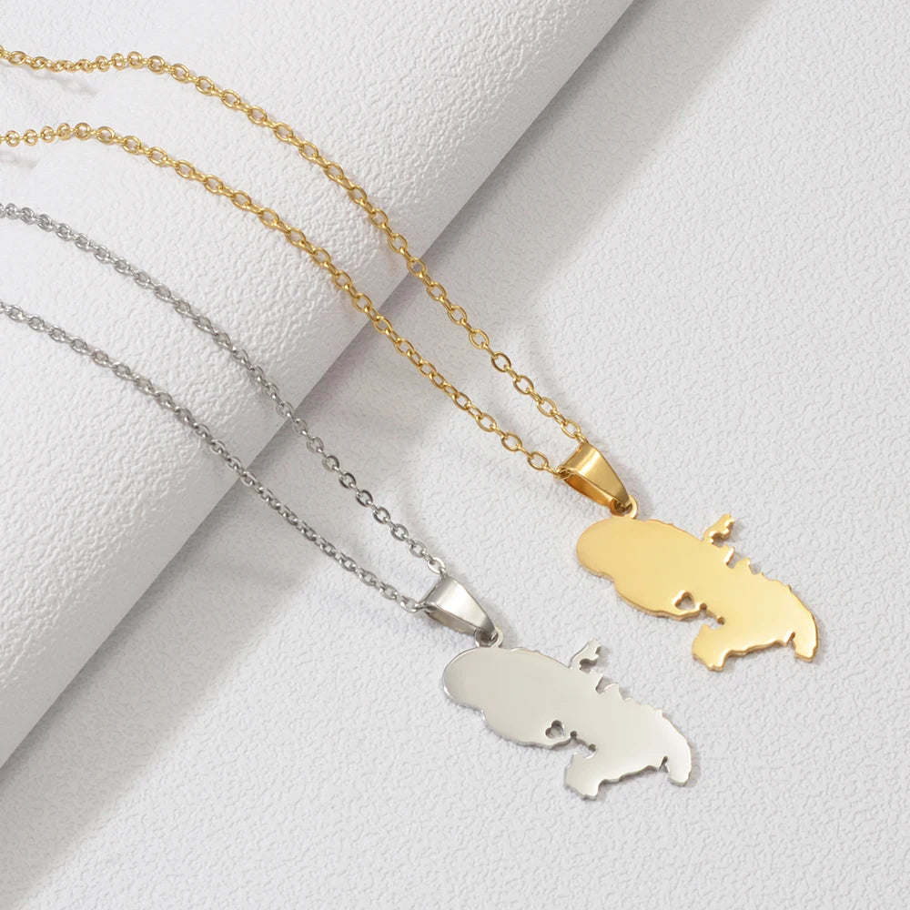 ✨🇲🇶 Collier Chaîne en Acier Inoxydable – Pendentif Carte de la Martinique avec Cœur